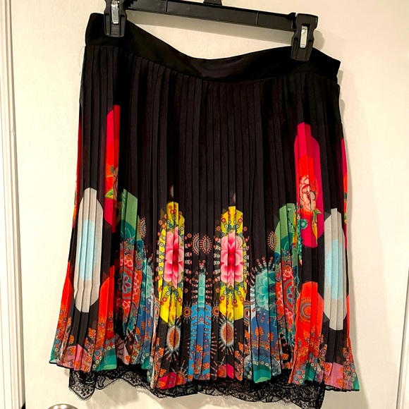 Desigual Pleated Hutton Skirt with Lace - LIKE NEW - Picture 3 of 11